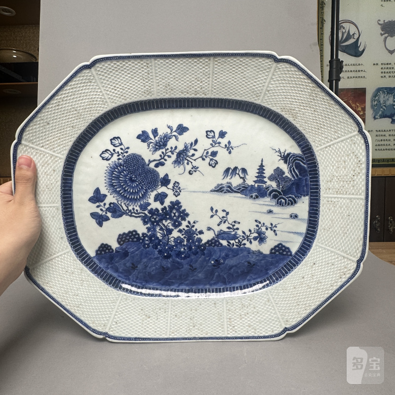 清乾隆 青花山水虫草图八方盘 - 图2